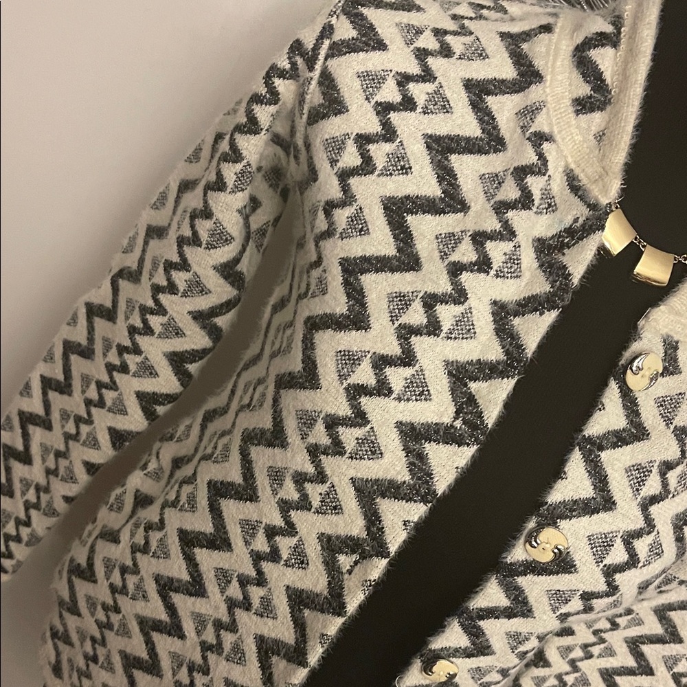 Chic Zigzag Patterned Blazer - image 4